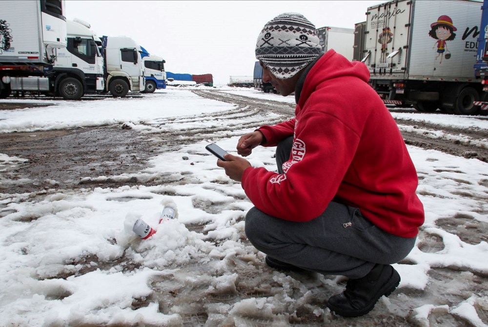 Kar fırtınası esareti: Binlerce araç sınırda mahsur kaldı - 3