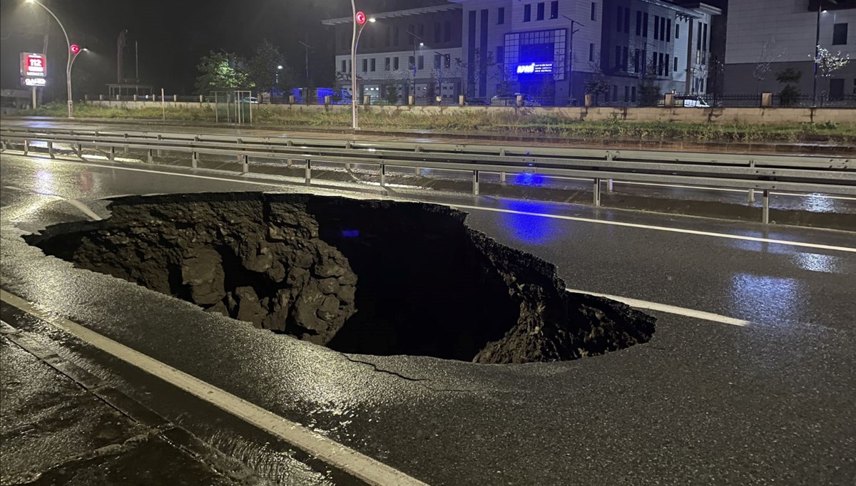 Rize'de şiddetli yağış nedeniyle yol çöktü