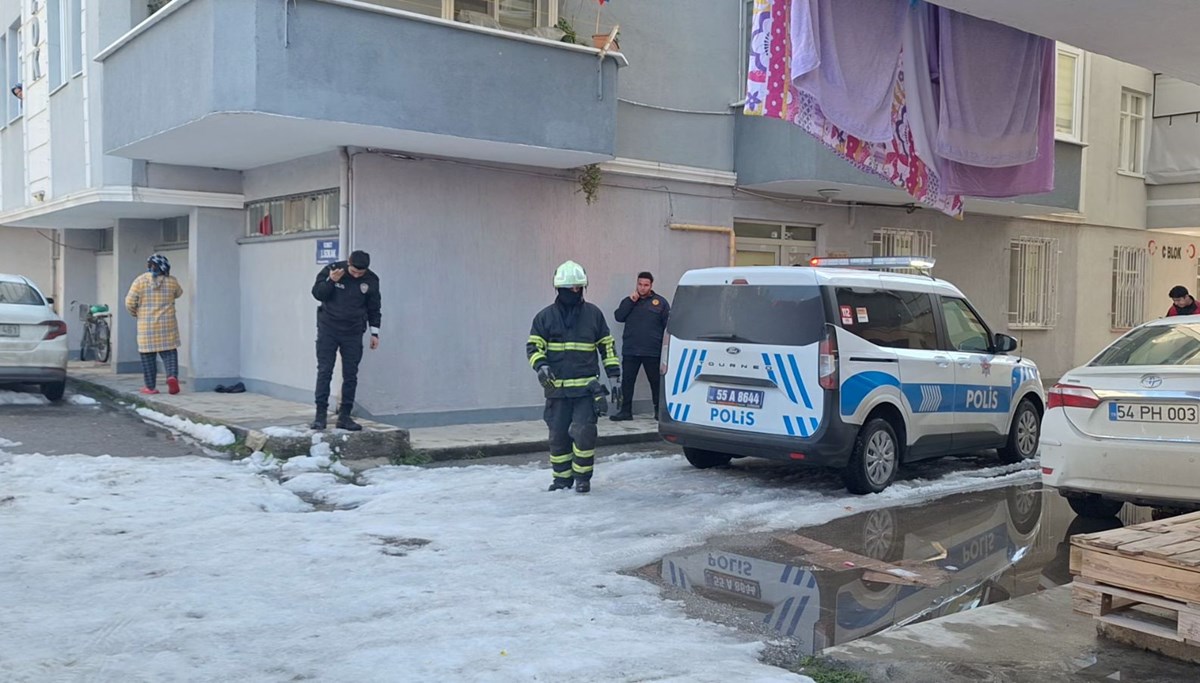Evini ateşe verdi: Hastaneye kaldırıldı