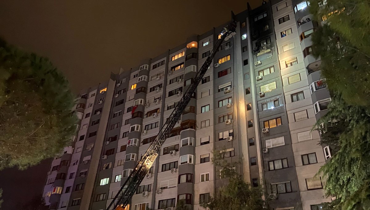 Bakırköy'de 15 katlı binada korkutan yangın Bakırköy'de 15 katlı binada korkutan yangın
