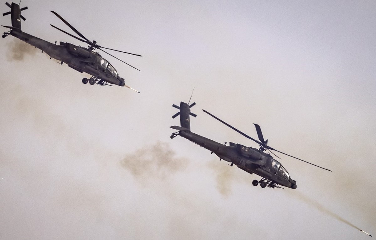 Tatbikatta Apache saldırı helikopterleri de kullanıldı.