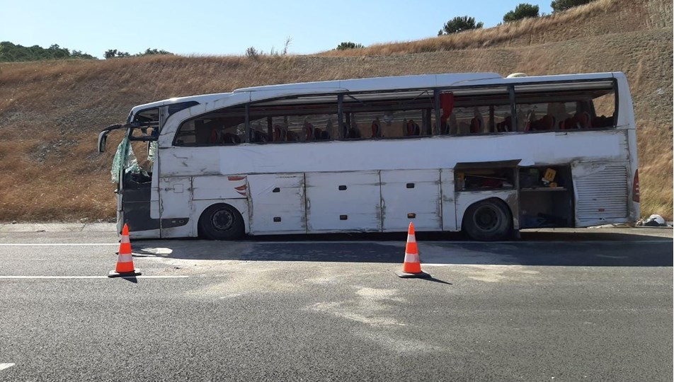 Balikesir De Yolcu Otobusu Devrildi 32 Yarali Ntv