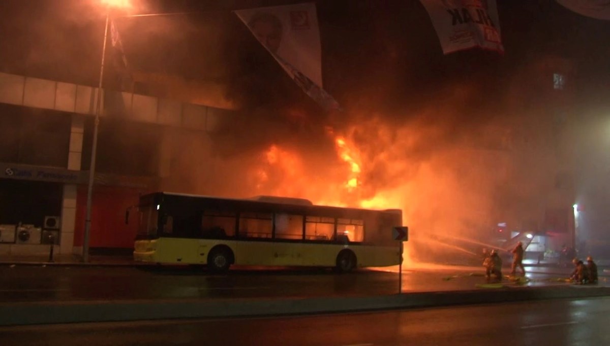 Beyoğlu’nda lastik tamirhanesi alev alev yandı