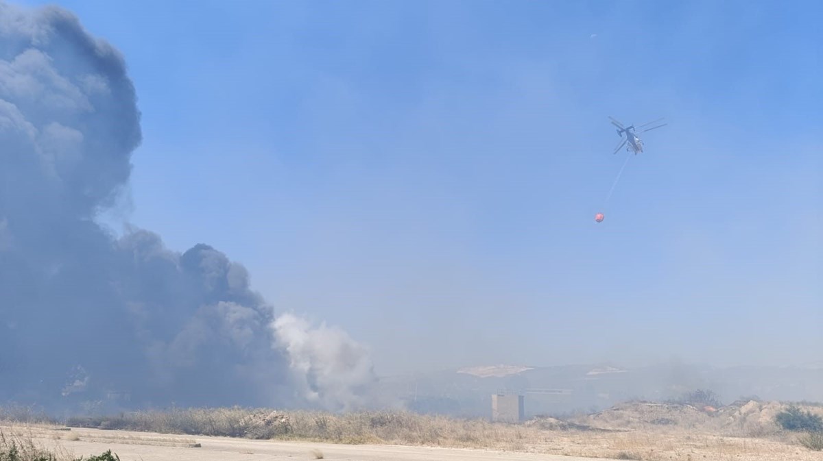 Mersin'de eski kağıt fabrikası alanında yangın