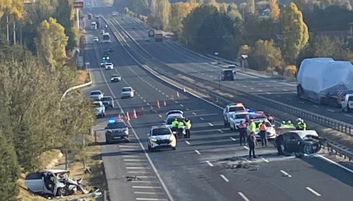 Ankara’da feci kaza: Otoyolda ters yöne girip dehşet saçtı! 3 ölü, 2 yaralı Ankara’da feci kaza: Otoyolda ters yöne girip dehşet saçtı! 3 ölü, 2 yaralı
