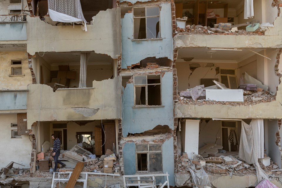 Kahramanmaraş merkezli depremlerde hayatını kaybedenlerin sayısı 44 bin 374'e yükseldi - 1