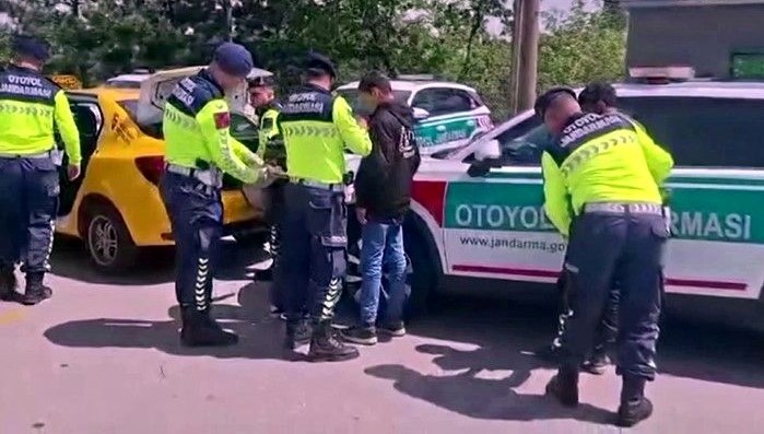 Taksiyle göçmen kaçakçılığı