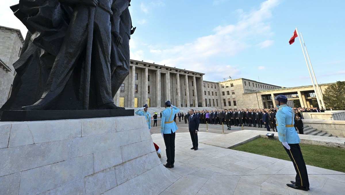 Büyük Önder Atatürk için TBMM'de anma töreni Büyük Önder Atatürk için TBMM'de anma töreni
