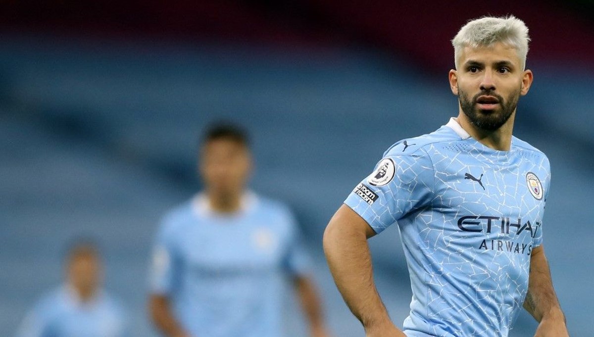 Sergio Agüero Machester Cityli çalışanlara hediye dağıttı