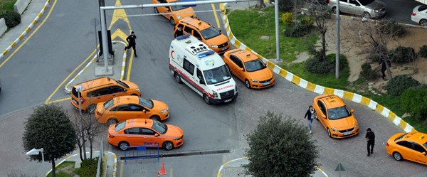 Havalimanında 25 metreden düşen Alman yolcu hayatını kaybetti