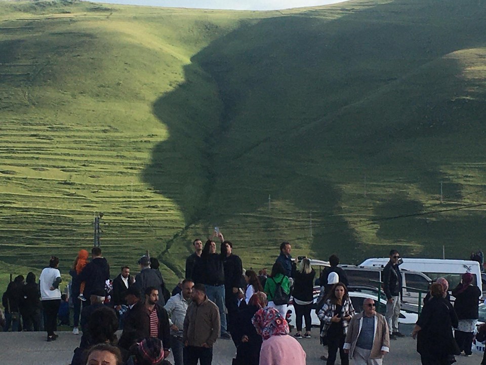 Karadağ'a Atatürk silueti yansıdı, yüzlerce kişi akın etti - 1