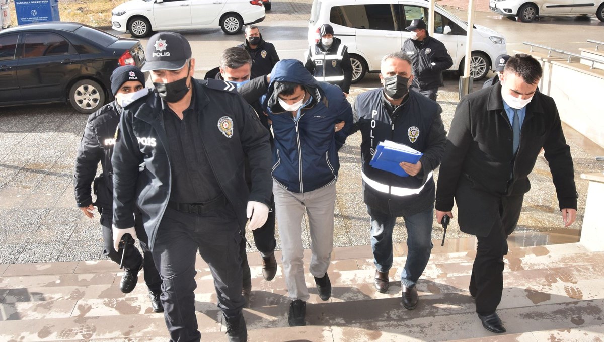 Sivas'ta cadde ortasında eski eşini bıçaklayan şüpheli tutuklandı