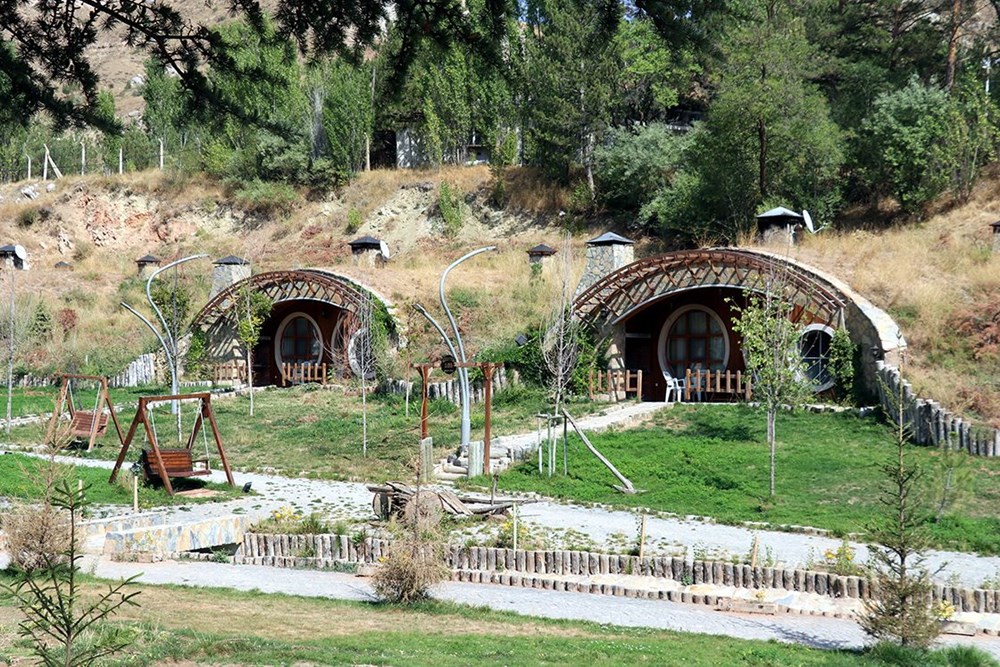 Pandemi sürecinde ilgi iyice arttı Sivas�ın Hobbit Evleri NTV