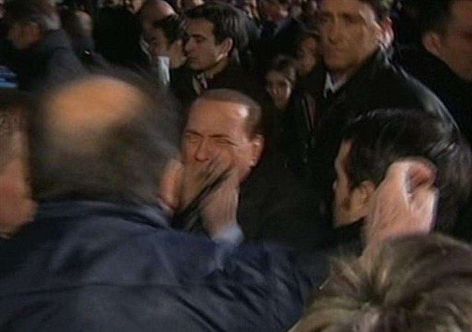 Berlusconi önce gazeteleri istedi - 1