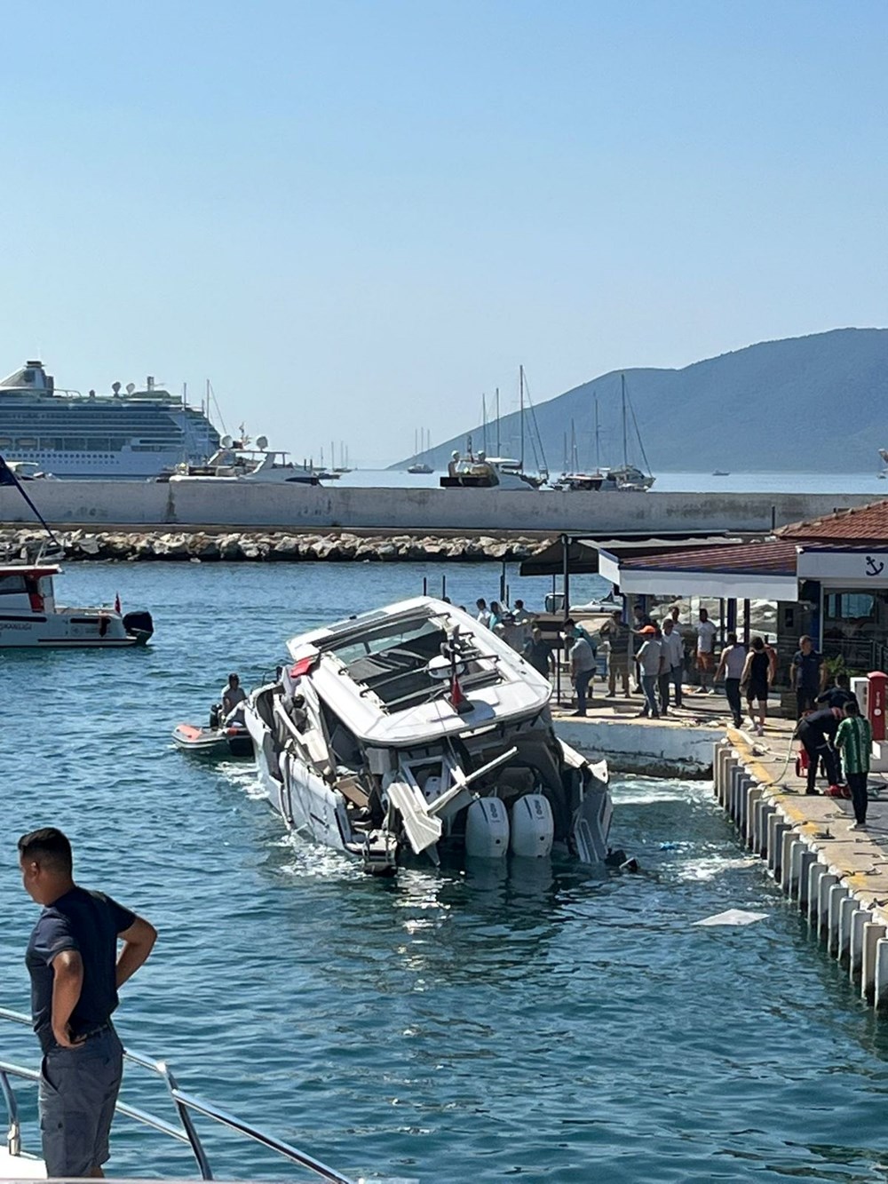 Bodrum'da teknede patlama: Yaralılar var - 1