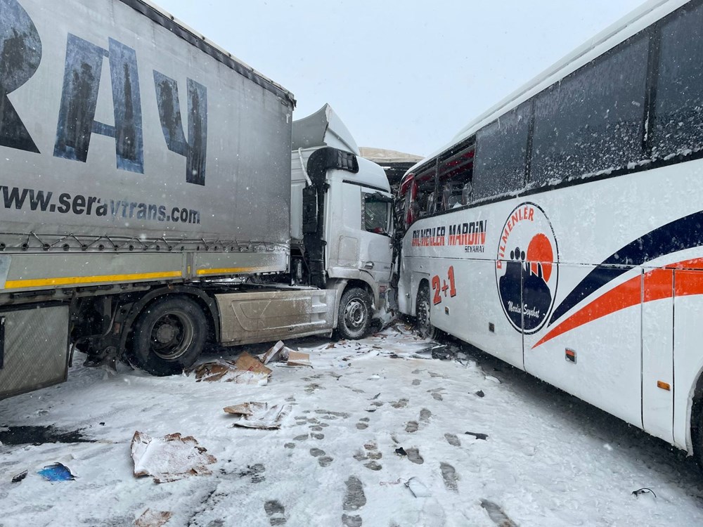 Mardin'de 8 araç birbirine girdi: 1 ölü, 7 yaralı - 4