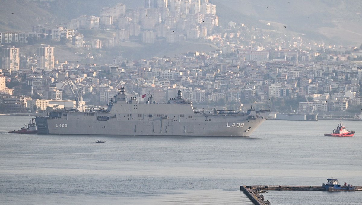 TCG Anadolu, İzmir Alsancak Limanı'nda