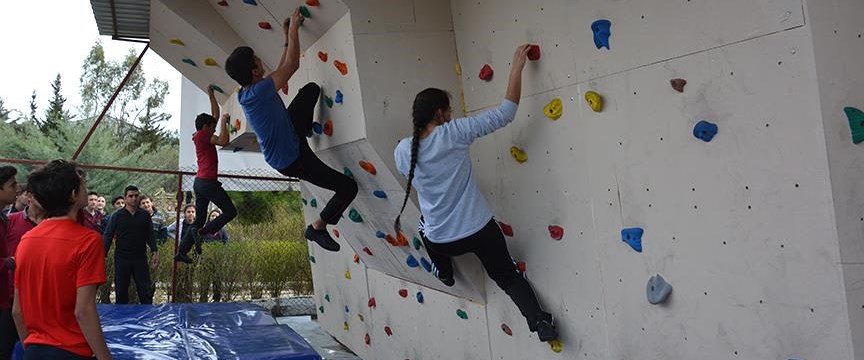 Devlet okulunun ilk yapay tırmanma duvarı açıldı Son Dakika Eğitim