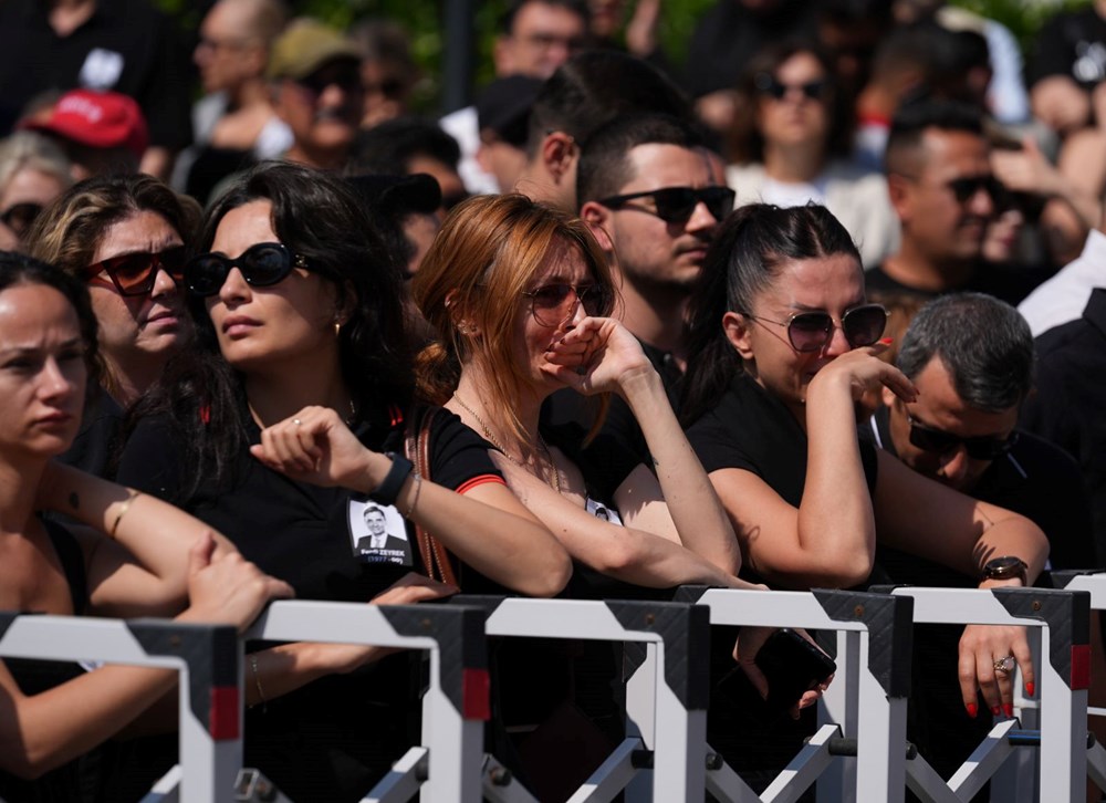 Ferdi Zeyrek son yolculuğuna uğurlanıyor | Özgür Özel gözyaşlarını tutamadı: