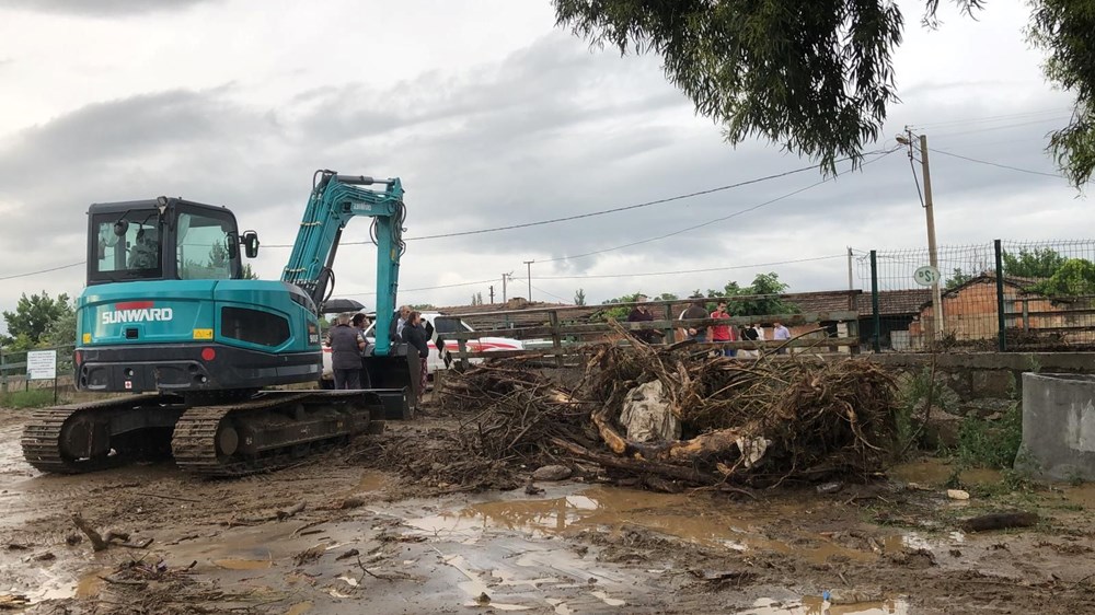 Sağanak yağış birçok ilde hayatı felç etti: Cadde ve sokaklar göle döndü, hastaneyi su bastı - 23