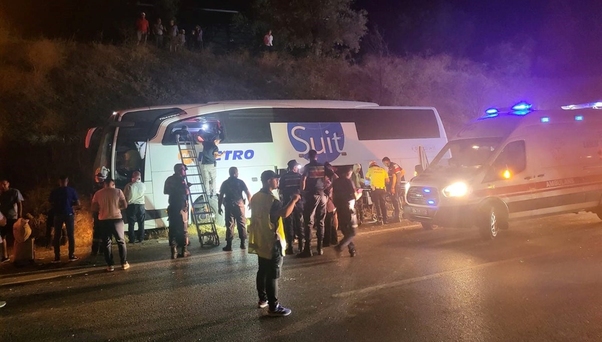 Aydın'da yolcu otobüsü yoldan çıktı: 1 ölü, 7 yaralı Aydın'da yolcu otobüsü yoldan çıktı: 1 ölü, 7 yaralı