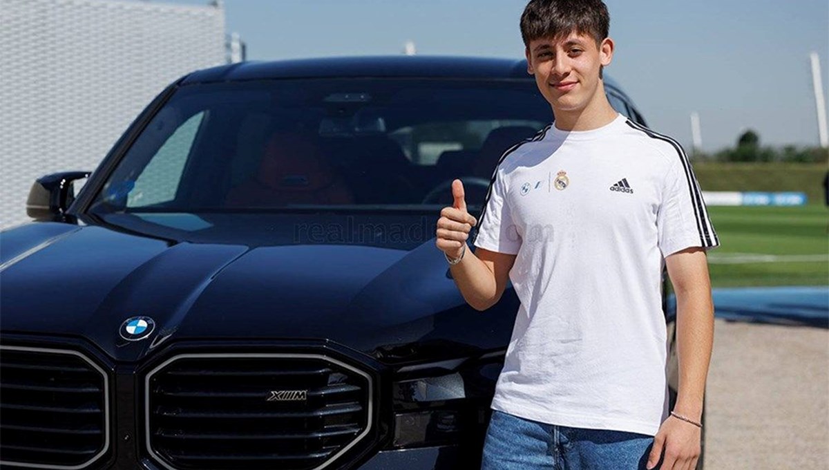 Real Madrid'dan futbolculara hediye: Arda Güler otomobilini aldı Real Madrid'dan futbolculara hediye: Arda Güler otomobilini aldı