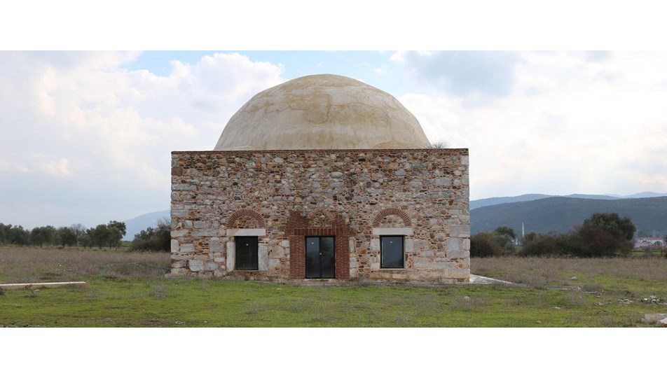 Tarihi yapıya metal doğrama (Restorasyon skandalı)