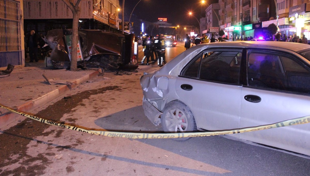 Siirt'te hafif ticari araç refüje girdi: 1 yaralı