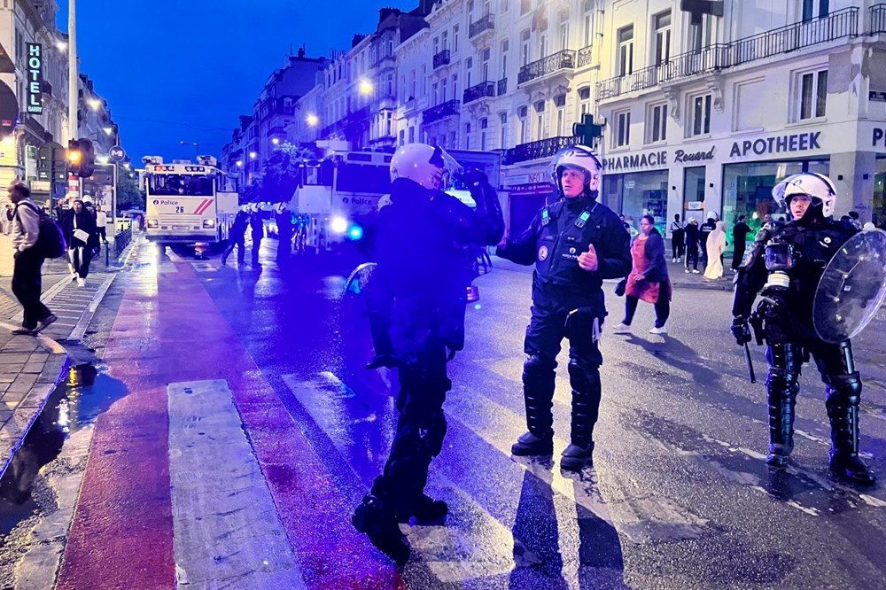 Fransa'da olaylar dinmiyor, sokağa çıkma yasağı getirildi - 8