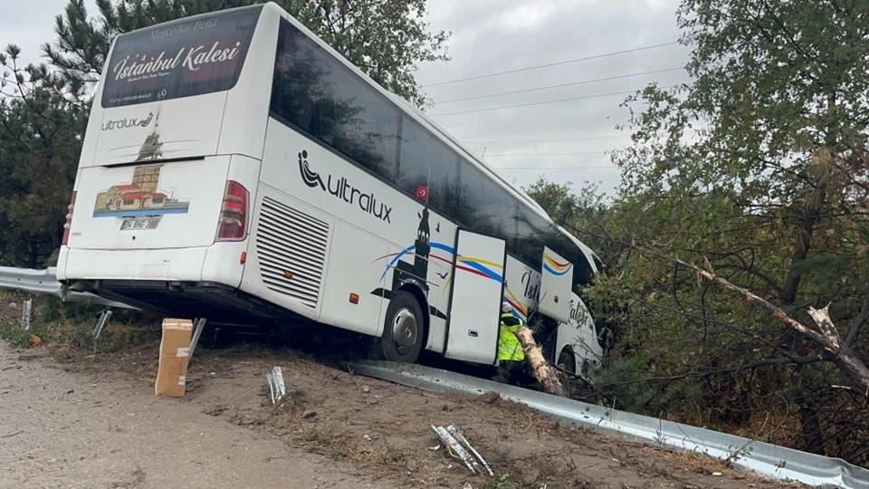 Bursa’da yolcu otobüsü kaza yaptı: 2 yaralı - 1