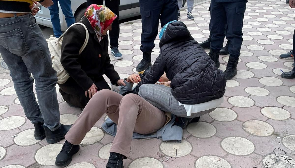 Cadde ortasında eski kocası tarafından bıçaklandı