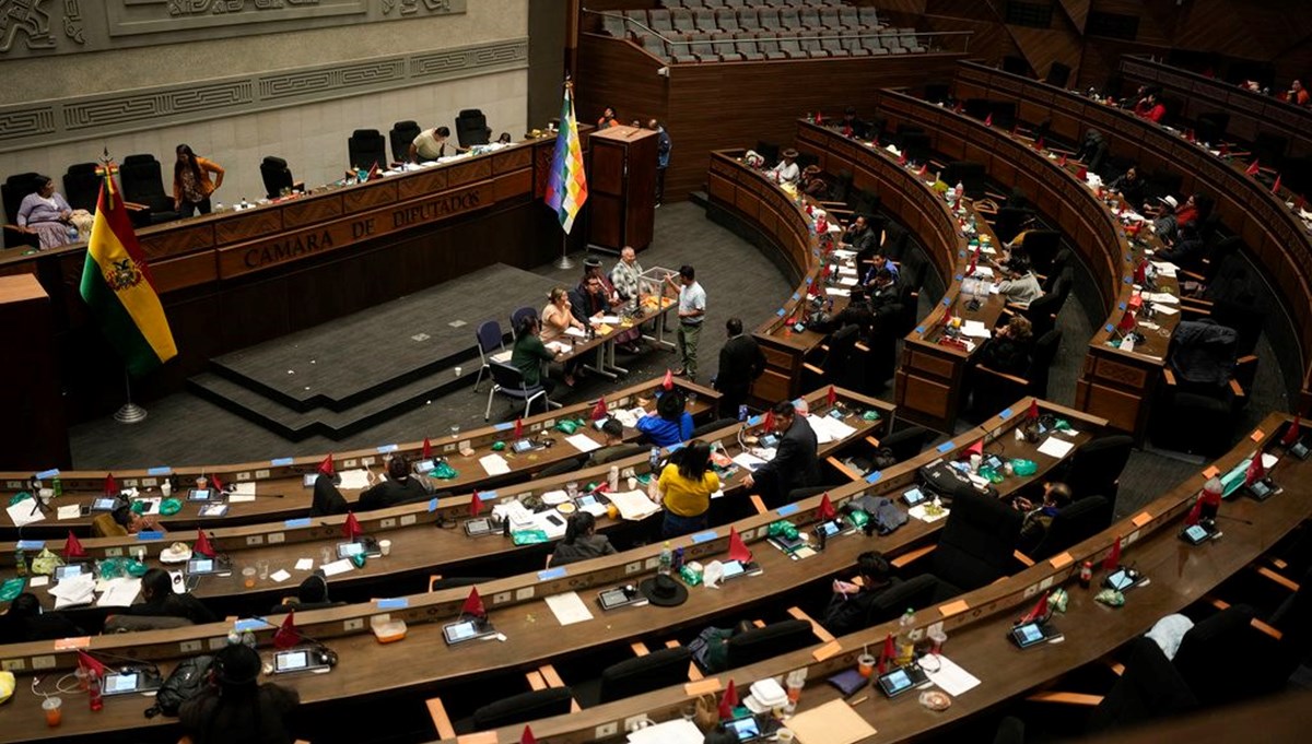 Bolivya'da yerlilerin kongresinde yumruklu kavga