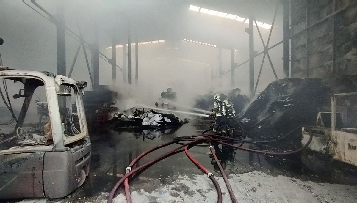Kocaeli'de fabrika yangını Kocaeli'de fabrika yangını