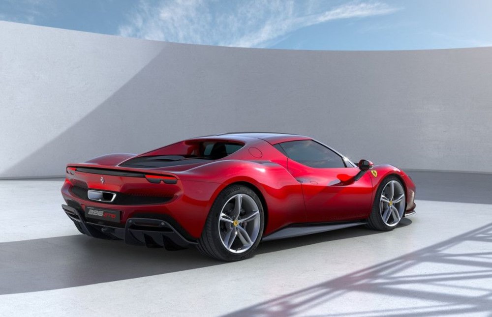 830 beygirlik hibrit Ferrari 296 GTB tanıtıldı - 4