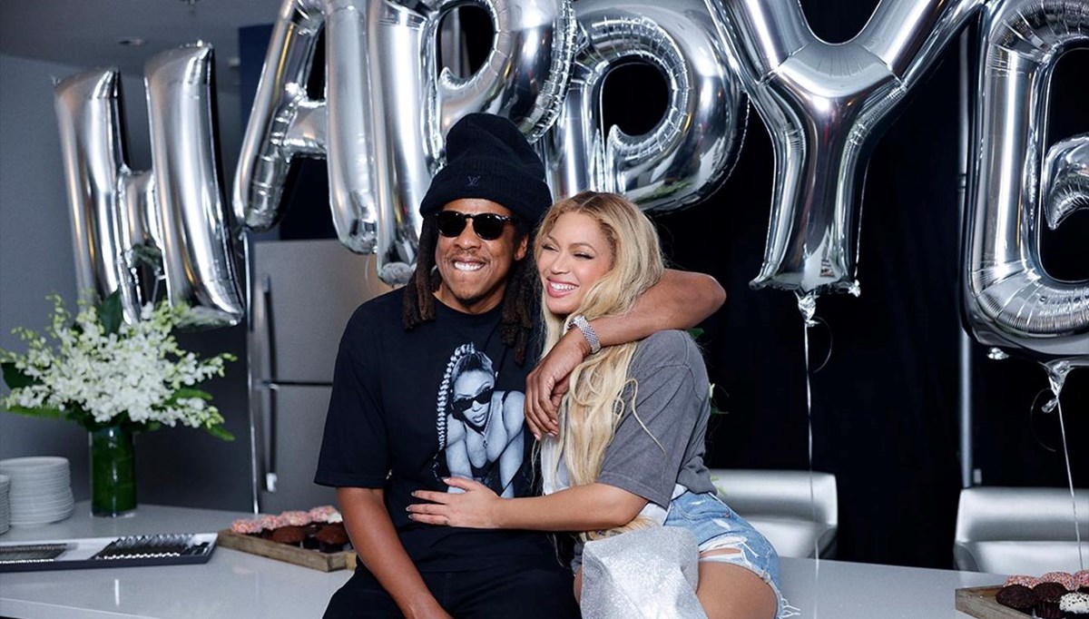 Beyonce'den aile arasında doğum günü kutlama fotoğrafları Beyonce'den aile arasında doğum günü kutlama fotoğrafları