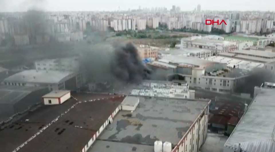 SON DAKİKA: Beylikdüzü'de fabrika yangını - 2