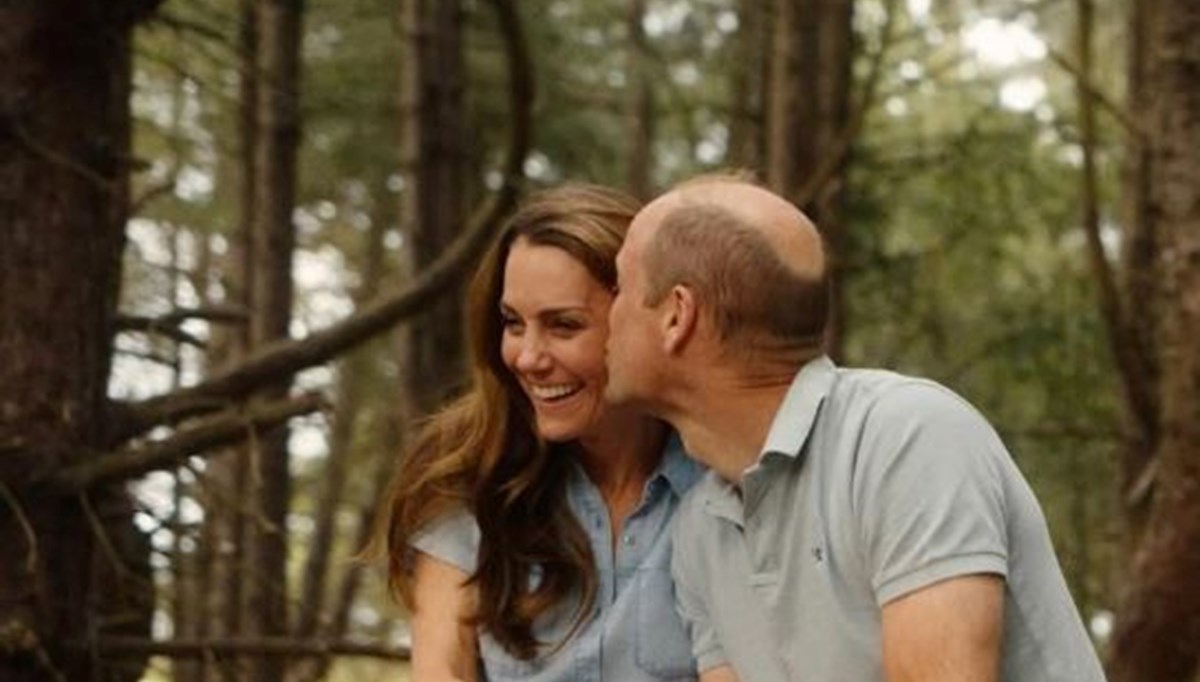 Prens William ve Prenses Kate'den romantik pozlar