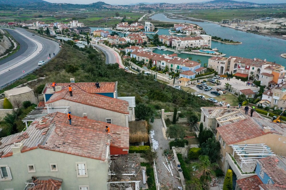 İzmir Çeşme'de hortumun geride bıraktığı hasar için çalışmalar sürüyor - 21