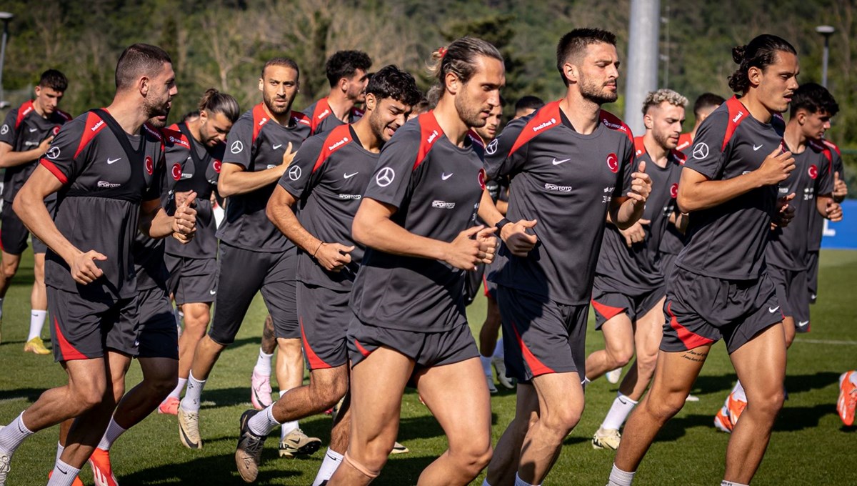 A Milli Futbol Takımı tam kadro çalıştı A Milli Futbol Takımı tam kadro çalıştı