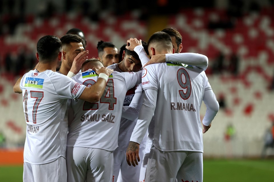 SON DAKİKA: Sivas'ta puanlar paylaşıldı: Trabzonspor zirve yarışında yara aldı - 1