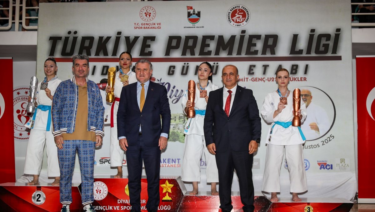 Bakan Bak'tan Türk sporu mesajı