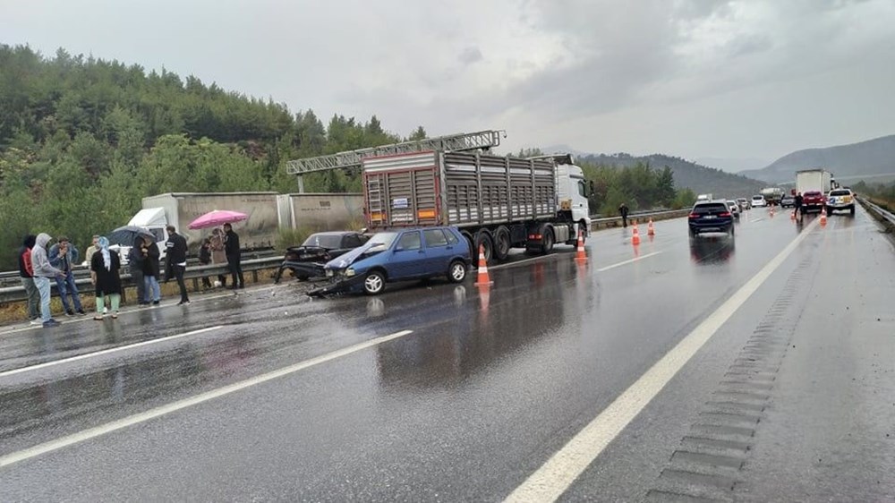 Hurdaya dönen araçtan sağ çıktılar - 8