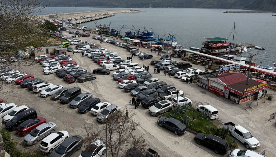 Bayramda doldu, taştı! İlçeye 4 günde 14 bin 600 araç giriş yaptı