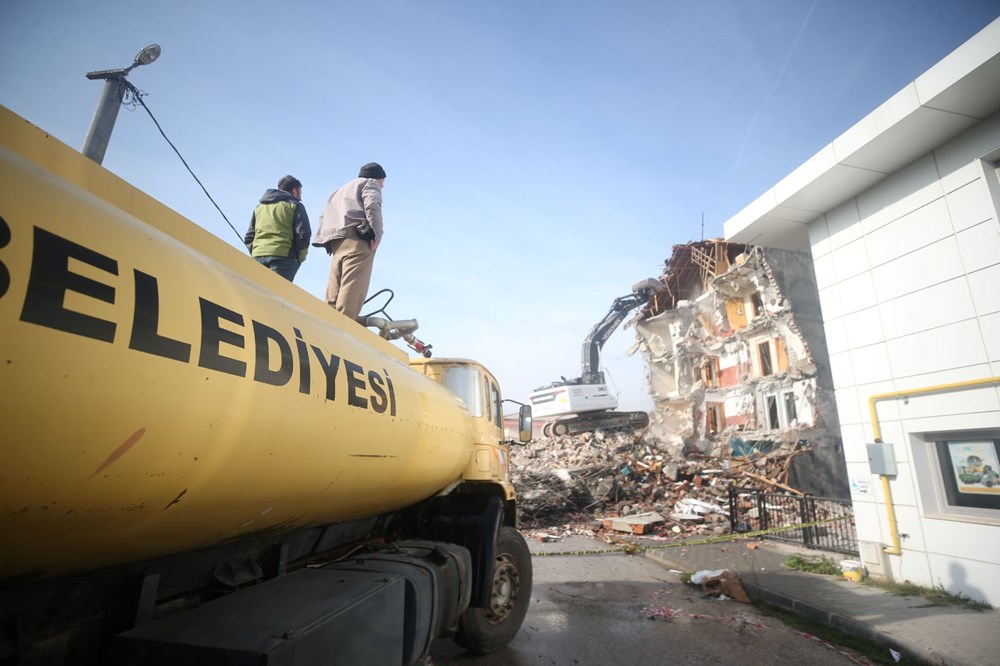 Düzce'deki depremde ağır hasar alan binalar yıkıldı - 2