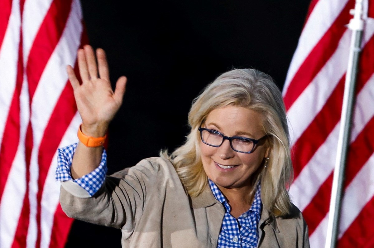Seçimi kaybeden Liz Cheney, 6 Ocak’tan beri söylüyorum, Donald Trump’ı tekrar Oval Ofis’in etrafında görmemek için ne gerekirse yapacağım dedi.