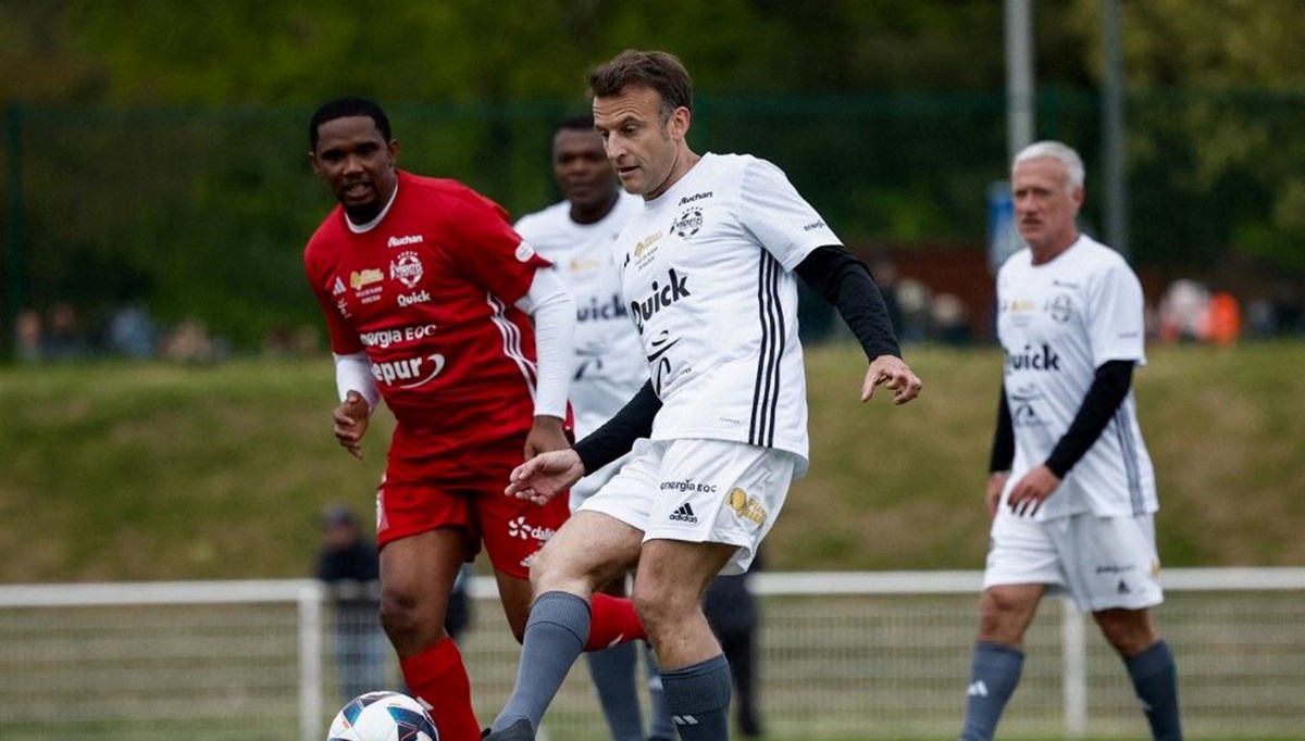 Macron futbol efsaneleriyle yardım maçı için sahada Macron futbol efsaneleriyle yardım maçı için sahada