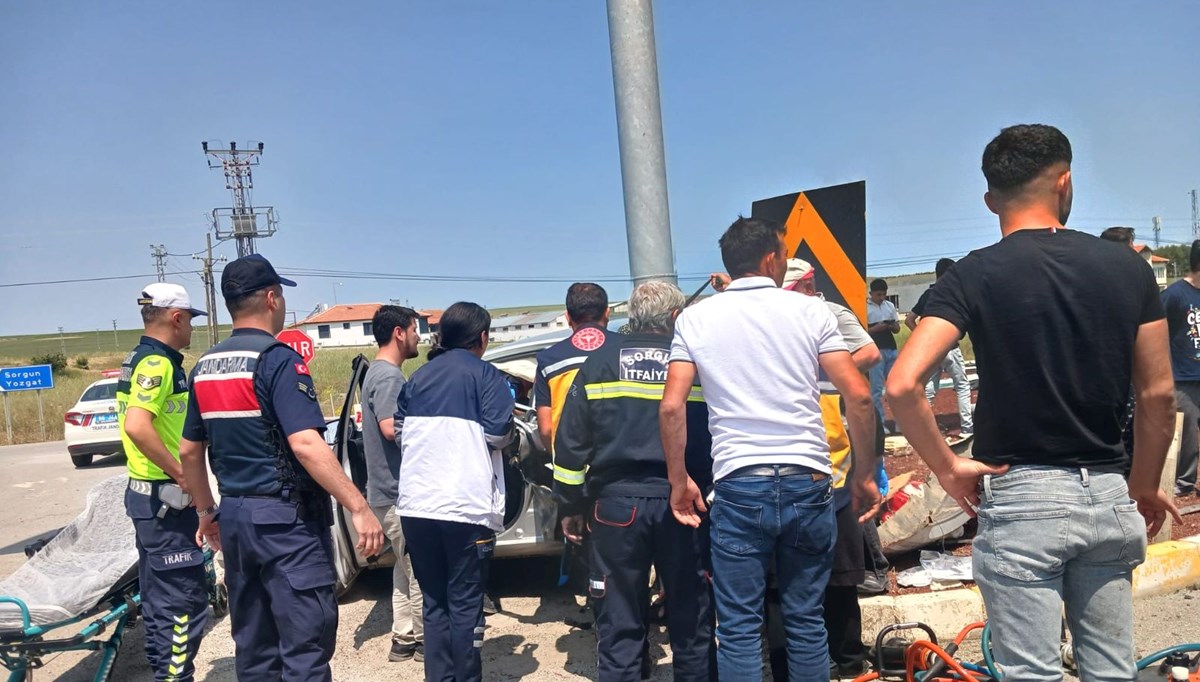 Yozgat'ta iki otomobilin çarpıştı