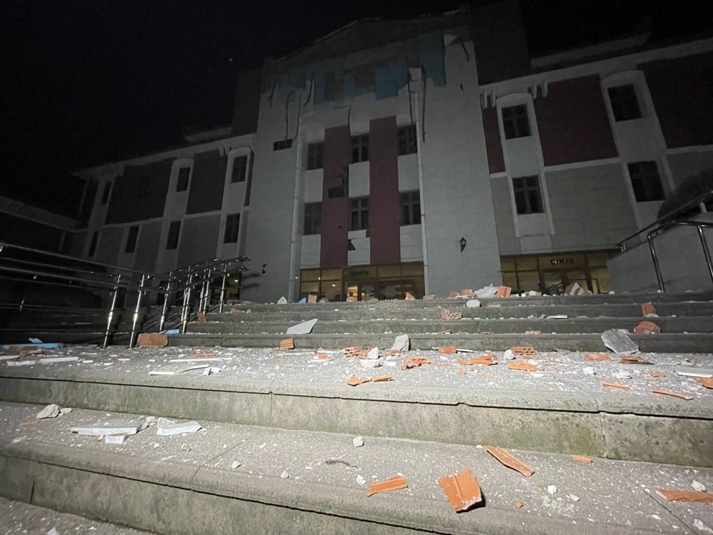Düzce'deki 5,9'luk deprem adliye binasına hasar verdi - 6