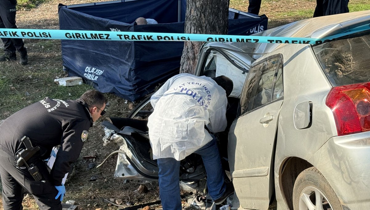 Antalya'da şarampole devrilen otomobildeki genç öldü, bir çocuk yaralandı