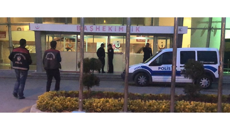 Anestezi uzmanı odasında ölü bulundu